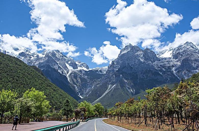 云南麗江玉龍雪山,木府景區(qū)廣告